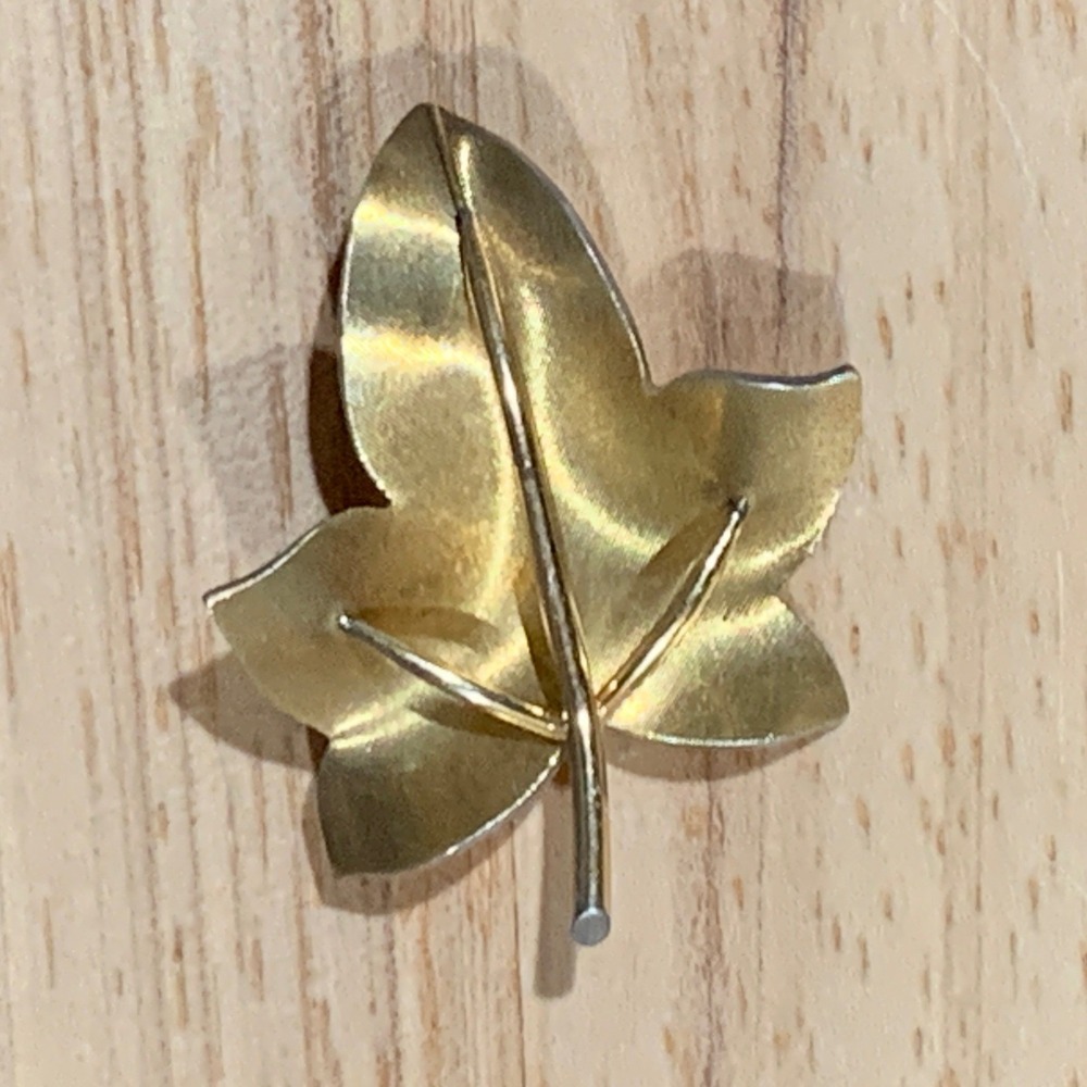 Vintage Gold Tone Textured Ivy Leaf Brooch Pin Nature Inspired Mid Century Style